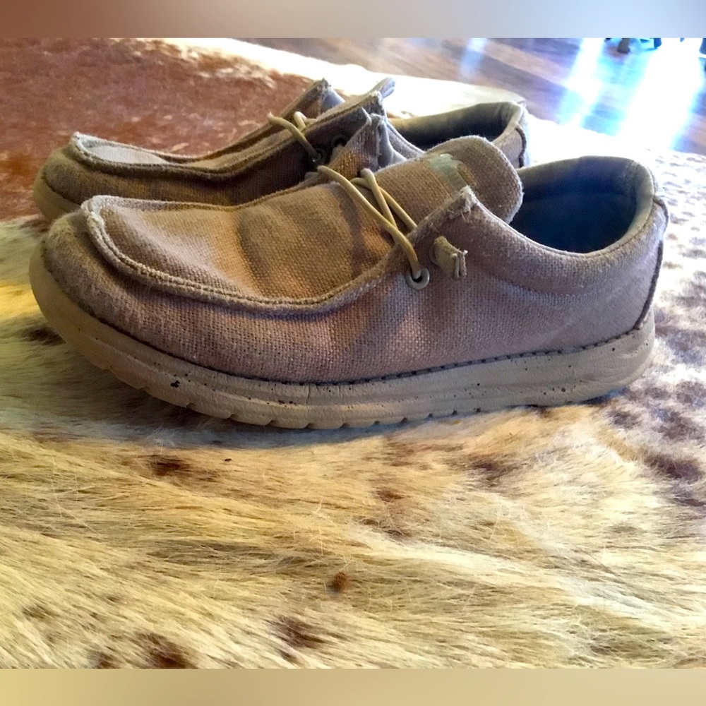 Women’s size 8 or men’s size 6 shoes.  Similar to Heydudes but more comfortable. - Picture 5 of 5
